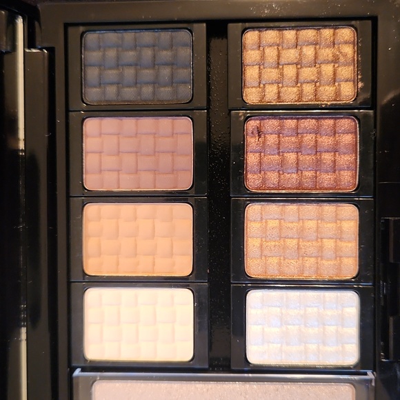 Doucce Freematic Eyeshadow Pro Palette - Picture 2 of 7